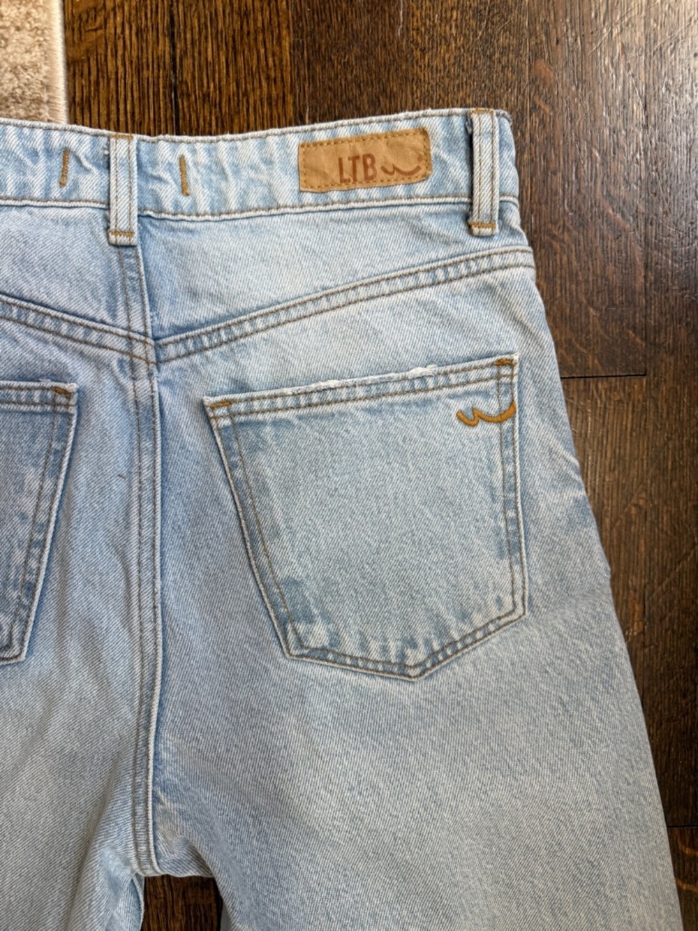 LTB Safe Blue Danica Light Wash Distressed Women’s Jeans EUC European brand - Picture 8 of 8
